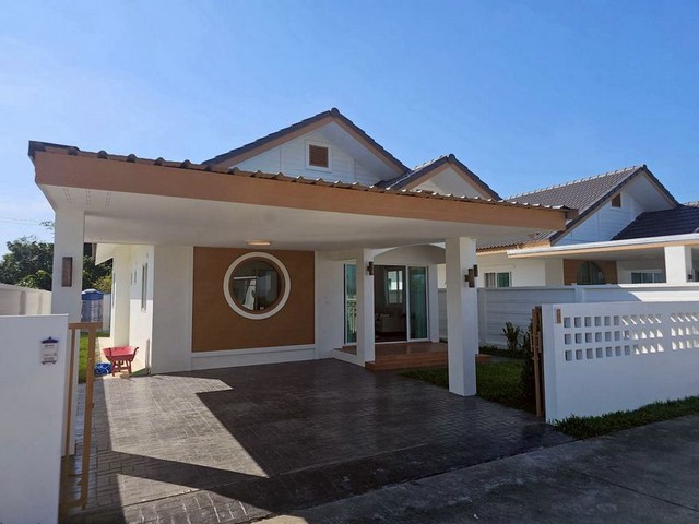 ราคาพิเศษเริ่มต้น 2.29 ล้าน 52-76 ตรว. #โซนดอยสะเก็ด #บ้านใหม่สร้างใหม่ #สไตล์มินิมอล ตกแต่งสวย #เฟอร์นิเจอร์ครบ #หิ้วกระเป๋าพร้อมเข้าอยู่ได้เลย – โปรโมชั่นพิเศษก่อนสิ้นปี 68รายละเอียดบ้านพื้นที่ใช้สอย 150 ตร.ม.ที่ดิน 52–76 ตร.ว.3 ห้องนอน2 ห้องน้ำ1 ห้องนั่งเล่น1 ห้องครัวจอดรถได้ 2 คันตกแต่งภายในด้วยงานบุไม้ระแนง + เคาน์เตอร์ครัวราคาพิเศษเริ่มต้น 2.29 ล้านบาทปล่อยเช่าเฉลี่ย 10,0