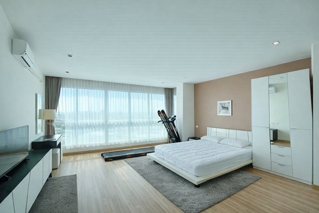 Penthouse 2นอน 2 น้ำ แฮปปี้ คอนโด ลาดพร้าว 101 MRT ลาดพร้าว 101 650 ม.ให้เช่าคอนโดหรู ฟังก์ชัน ขนาดใหญ่ ชั้น 6 อาคาร South วิวเมือง เดอะมอลล์ บางกะปิ 2.4 กม. พื้นที่ 68.40 ตร.ม. 18,499 B-M. เฟอร์ฯ และเครื่องใช้ไฟฟ้าครบ เหมาะสำหรับอยู่อาศัย ในเมือง เดินทางสะดวก ใกล้แหล่งไลฟ์สไตล์Penthouse 2beds 2baths Happy Condo Ladprao101 Luxury condo for rent  large unit on the 6th floor South building city view 2.4 km to The Mall Bangkapi usable area 68.40 sq.m rental price 18,499 B-M.  fully furnished and equipped ideal for city living with convenient transportation and close to lifestyle amenitiesถ.ลาดพร�
