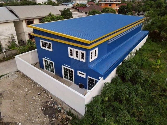 ให้เช่าโกดังโรงงาน 405 ตรม. พร้อมออฟฟิศ 2 ชั้น ติดสมาคมชาวปักษ์ใต้ ใกล้เดอะพาซิโอ้พาร์ค  *** ราคาเช่า 100,000 บาท/เดือน ติดต่อ::  ชยา โทร/ID Line:: 0942823961   Link Line:: https://line.me/ti/p/3xFA1An8Kcรหัส# T26-102- ขนาดพื้นที่ใช้สอย 405 ตารางเมตร ในตัวโกดัง - ออฟฟิศ 2 ชั้น- ชั้น 1 มีออฟฟิศ 1 ห้อง- ชั้น 2 มี 2 ห้อง- ห้องน้ำ 2 ห้อง อยู่ด้านในโกดัง ใช่วัสดุอย่างดี- รถ 6 - 10 ล้อ เทรลเลอร์สั้น เข้า - ออกสะดวก  - มีพื้นที่จอดรถด้านหน้า- มีพื้�