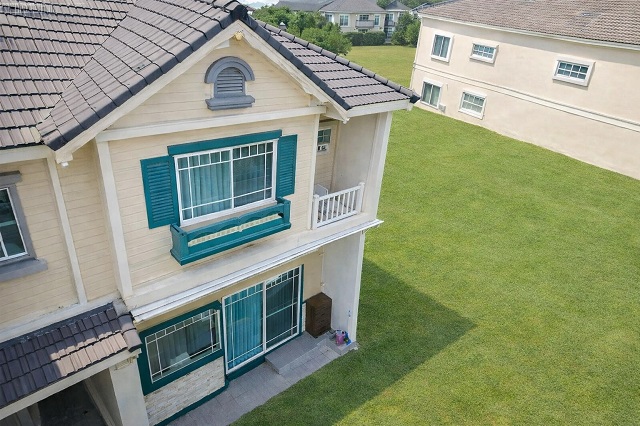 เมกาบางนา 900 ม. ให้เช่าทาวน์โฮม 2 ชั้น ฟังก์ชัน 2นอน 3น้ำ บางนา กม.7 บ้านพร้อมอยู่ 21 ตร.วา. 168 ตร.ม. 24,999 B-M. รร.นานาชาติคอนคอร์เดียน 1.3 กม. เฟอร์ฯ และเครื่องใช้ไฟฟ้าครบ เหมาะอยู่อาศัย ทำเลบางนา บางพลี เดินทางสะดวก BTSบางนาMega Bangna Bangna Km.7 900m.Townhome for rent 2 storeys 2bed 3bath ready to move in land size 21sq.wa. 168sq.m. rental price 24,999B-M Concordian Inter Sch 1.3km. fully furnished and equipped with appliances suitable for living convenient location in Bangna Bang Phli with easy access to BTS Bangnaถ.บางนา-ตราด ซอยราชวินิตบางแก้ว แขวงบางแก้ว เขตบา