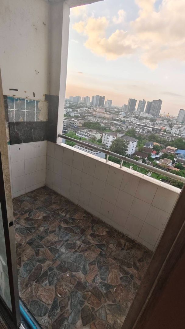 ขายคอนโด เปี่ยมรัก เรสซิเด้นซ์  เขตธนบุรี จังหวัดกรุงเทพมหานครที่ตั้ง : แขวงบุคคโล เขตธนบุรี จังหวัดกรุงเทพมหานคร 10600พิกัด : https://maps.app.goo.gl/68oGRjXK24RcYe4B6?g_st=alขนาดพื้นที่ใช้สอย : 48 ตารางเมตรขนาดพื้นที่ระเบียง : 5 ตารางเมตรรายละเอียด-คอนโด ชั้น15 (ห้องมุม)-อากาศถ่ายเทดี ลมพัดเย็นสบาย-ระเบียง 2 ด้าน วิวโปร่ง โล่ง ไม่อึดอัดฟังก์ชั่นห้อง1 ห้องนอน1 ห้องน้ำสิ่งอำนวยความสะดวกในโครงการ-ส