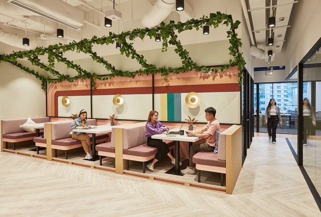 ออฟฟิศตกแต่งพร้อมใช้ เพลินจิต ราชประสงค์ อาคารอัมรินทร์ ทาวเวอร์ มีพนักงาน 1 ท่านขึ้นไป  ลุมพินี ปทุมวัน  บีทีเอส ชิดลม โทร 025125909,  084-543-4833 ดูข้อมูลอาคารอื่นที่ www.irentoffice.com ยินดีรับฝากขาย-เช่าสำนักงาน- รองรับพนักงานตั้งแต่ 1 ท่านขึ้นไป ราคาค่าเช่าประมาณ 8,000 บาทขึ้นไป- มีอุปกรณ์สำนักงานครบทั้งโต๊ะ เก้าอี้ ตู้เก็บเอกสาร พร้อมใช้- ระบบอินเตอร์เน็ต และ wifi ตลอดระยะเวลาทำงาน- �