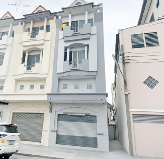 Big C เคหะร่มเกล้า 150 ม.2แห่ง Lotus อาคารพาณิชย์ 3.5 ชั้น 3นอน 3น้ำ 20ตรว. 280ตรม.  ให้เช่า ราคา 11,999 บาทต่อเดือน7-Eleven 50ม. BigC KehaRomKlao 150m. 7-Eleven 50m. 2 Lotus Commercial building for rent 3.5storeys 3Bed 3Bath 20sq.wah 280 sq.m. 11,999B-M.ถนน เคหะร่มเกล้า60-66 แขวง คลองสองต้นนุ่น เขต ลาดกระบัง จังหวัด กรุงเทพมหานครขนาดที่ดิน 20 ตารางวา พื้นที่ใช้สอย 280 ตารางเมตรLand size 20 sq.wah Usable area 280 sq.m.อาคารพาณิชย์ 3.5 ชั้น พื้นที่เปิดโล่งทุกชั้น ปรับแต่งได้ตามการใช้งานทุกชั้นมีห้องน�