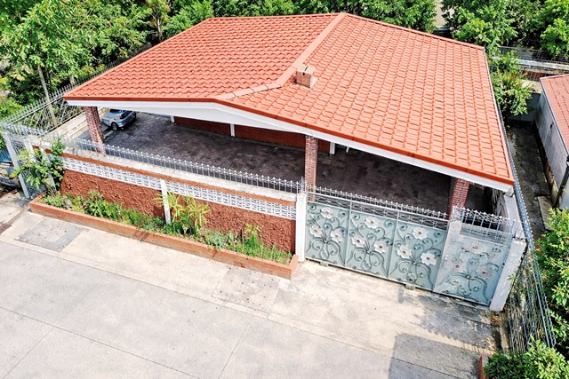 BTSเสนานิคม 1.02กม.BTS ม.เกษตร 1.22กม. ให้เช่าบ้านชั้นเดียว รัชดา พหลโยธิน34 5นอน 2 แอร์ 40ตรว. 160ตรม. 19,998B-M เมเจอร์  รัชโยธิน 1.44กม.  ทำเลดี กว้างขวาง  2น้ำ 1จอดรถ 2แอร์ สะดวก เข้า-ออกได้หลายทาง เซ็นทรัล ลาดพร้าวBTS Kasetsart University 1.22km. One-story house for rent 5bed 2A/C BTS Senanikom 1.02km. Ratchada Phahonyothin34 40sq.wa. 160sq.m. 19,998B-M Major Ratchayothin 1.44 km. good location spacious 2bath 1parking convenient can enter and exit in many ways Central LatPhrao.ประเสริฐมนูกิจ ลาดพร้าว งามวงศ์วาน เสนานิคม รัชดา พหลโยธิน34 แขวงเสนานิคม เขตจต�