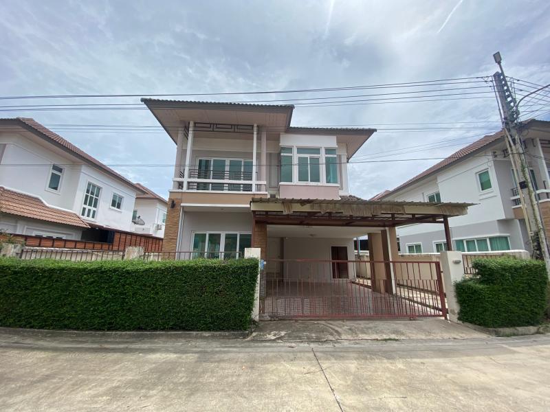    ขาย บ้านเดี่ยว โครงการ เซนสิริ สุขุมวิท ถนน สุขุมวิท  ซอย 2/6 ถนน สุขุมวิท ต.สัตหีบ อ.สัตหีบ จ.ชลบุรี  ราคา 3,600,000  บาท ‼️ต่อรองราคาได้เยอะมาก สนใจติดต่อเลย ‼️  รายละเอียดบ้าน ▸ เนื้อที่ 64 ตร.ว. ▸ 3 ห้องนอน 2 ห้องน้ำ  ▸ 1 ที่จอดรถ  พิกัดบ้าน : https://maps.app.goo.gl/Qb8oQwrM2jjqZRNx6  สถานที่ใกล้เคียง   ▸ บิ๊กซี ซูเปอร์เซ็นเตอร์ สัตหีบ ▸ โรงพยาบาลอาภากรเกียรติวงศ์ ฐานทัพเรือสัตหีบ ▸ หาดดงตาล ▸ วัดสัตหีบ (�