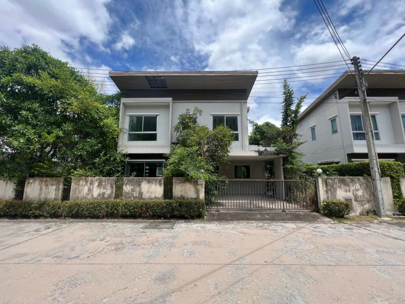    ขาย บ้านเดี่ยว โครงการ คาซ่า แกรนด์ ศรีราชา ใกล้โรบินสันศรีราชา  ซอย 1 ถนน ถนนศรีราชา-หนองค้อ  ต.สุรศักดิ์ อ.ศรีราชา จ.ชลบุรี  ราคา 4,725,000  บาท ‼️ต่อรองราคาได้เยอะมาก สนใจติดต่อเลย ‼️  รายละเอียดบ้าน ▸ เนื้อที่ 50.3 ตร.ว. ▸ 3 ห้องนอน 2 ห้องน้ำ  ▸ 1 ที่จอดรถ  พิกัดบ้าน : https://maps.app.goo.gl/MK5E4t32VjBqPtG69  สถานที่ใกล้เคียง   ▸ โฮมโปร ศรีราชา ▸ โลตัส ศรีราชา ▸ โรงพยาบาลพญาไท ศรีราชา ▸ โรบินสัน ศรีราชา  ร�