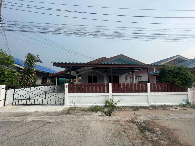    ขาย บ้านเดี่ยว โครงการ นาวีเฮ้าส์ 21 ใกล้ ชายหาดดงตาล  ต.บ่อวิน อ.ศรีราชา จ.ชลบุรี  ราคา  1,710,000  บาท ‼️ต่อรองราคาได้เยอะมาก สนใจติดต่อเลย ‼️  รายละเอียดบ้าน ▸ เนื้อที่ 50 ตร.ว. ▸ 2 ห้องนอน 1 ห้องน้ำ   ▸ 1 ที่จอดรถ   รหัสทรัพย์ (Code ID)  : PJ-26-JK 5761497   สอบถามเพิ่มเติม / นัดชม โทร. 096-932-4624(ออมสิน) โทร. 097-419-5982(พลอย) Line : @panaya (มี@ด้านหน้า)  ปรึกษาสินเชื่อฟรี One Stop Service ดูแลตั้งแต่ต้นจนจบเคส บริษัท ปณยาคิดดี จำกัด 