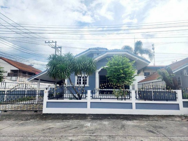 TEL : 092-288 9359 คุณดนิตาLine : https://line.me/ti/p/yxo92dHWP1รายละเอียด : พื้นที่ 60 ตรว. 2 ห้องนอน 1 ห้องน้ำ1 ห้องโถง1 ที่จอดรถภายในบ้านสถานที่ใกล้เคียง : - ใกล้โรบินสันบ่อวิน- ใกล้โรงเรียนมารีวิทย์บ่อวิน- ใกล้อ่างเก็บน้ำห้วยสะพาน- เข้าออกได้หลายทาง- ใกล้นิคมอมตะซิตี้- ใกล้นิคมอีสเทิร์นซีบอร์ด- ใกล้เครือสหพัฒน์ราคาขาย  2.39 ลบ.F-A2 