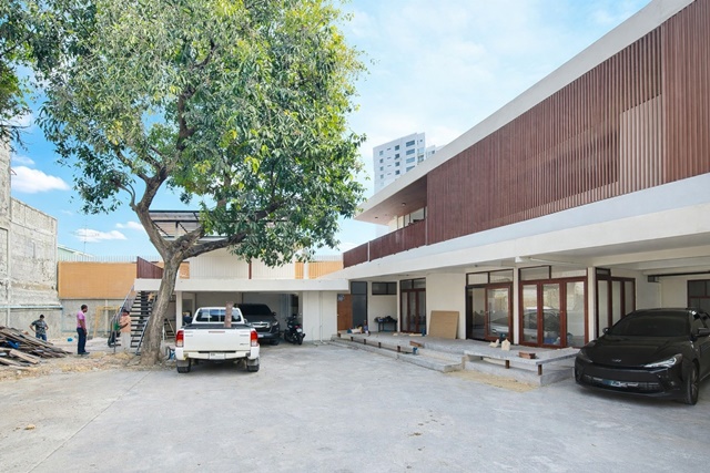 จรัญสนิทวงศ์ 40-46 6นอน MRT บางยี่ขัน 1.0 กม.ให้เช่าบ้านเดี่ยวสุดหรู ฟังก์ชัน  4 น้ำ ใกล้สวนหลวงพระราม 8 600 ม. พื้นที่ขนาดใหญ่ 166 ตร.วา. 500 ตร.ม. รีโนเวทใหม่ทั้งหลัง 84,999 B-M. เหมาะทำธุรกิจ อยู่อาศัย หรือพาณิชย์ เดินทางสะดวก หาของกินง่าย ตลาดบางยี่ขัน 900 ม. ถ.จรัญสนิทวงศ์Charansanitwong40-46 Road. 6bed MRT BangYiKhan 1.0 km.Luxury detached house for rent  4 bath near Rama VIII Park 600 m. large land size 166 sq.wa. usable area 500 sq.m. newly renovated rent 84,999 B-M suitable for business residential or commercial use convenient transportation easy access to food and amenities nea