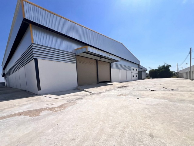 #ให้เช่าโกดังสมุทรปราการ#ให้เช่าโกดังสมุทรปราการ 5,200 ตารางเมตร????บางพลีสมุทรปราการ????????ค่าเช่าราคา 5 แสนบาท/เดือน      -ประกัน 2 เดือน      -ล่วงหน้า 1 เดือน✅รายละเอียด:????ขนาดโกดัง 5,200 ตารางเมตร????รับน้ำหนักได้ 3ตัน/ตารางเมตร????ไฟฟ้า 3 เฟส????สามารถทำโรงงานอิเล็กทรอนิกส์ได้????ห่างจากสนามบินสุวรรณภูมิ 23 กม.????ห่างจากท่าเรือคลองเตย 36 กม._____________________________สนใจติดต่อ/นัดชม☎️081-459-0982​ ลฎา☎️098-995-5449☎