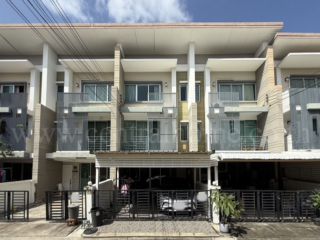 รหัสทรัพย์&nbsp;&nbsp;6653ทาวน์โฮม ทาวน์พลัส ประชาอุทิศ พร้อมอยู่ที่ตั้ง :&nbsp;&nbsp;ถนนประชาอุทิศ แขวงทุ่งครุ เขตทุ่งครุ กรุงเทพมหานคร 10140รายละเอียดทรัพย์&nbsp;- ทาวน์โฮม&nbsp;3&nbsp;ชั้น เนื้อที่ 18.8&nbsp;ตารางวา&nbsp;พื้นที่ใช้สอย 163&nbsp;ตารางเมตร- 3 ห้องนอน, 3&nbsp;ห้องน้ำ, 1 ห้องนั่งเล่น, 1 ห้องครัว, 2 ที่จอดรถ- แอร์ 1 เครื่อง, เครื่องทำน้ำอุ่น, แทงค์น้ำ+ปั้มน้ำ 1 ชุด- พื้นชั้นล่างกระเบื้อง, พื้นชั้นบนลามิเน