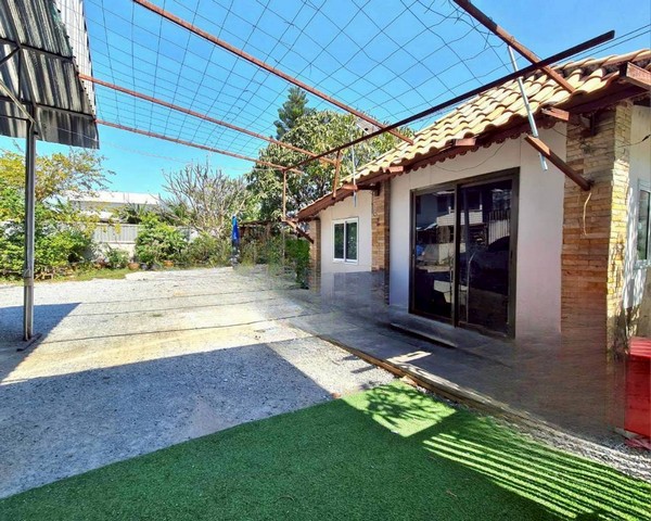 AOM 2434ขายบ้านพร้อมที่ดิน อำเภอบางบ่อ ตำบลคลองด่าน จังหวัดสมุทรปราการ ราคา 6,900,000 บาทบ้านพร้อมที่ดินคลองด่านขายบ้านพร้อมที่ดินสมุทรปราการอำเภอบางบ่อ ตำบลคลองด่านเนื้อที่รวม 150 ตร.ว.พื้นที่ใช้สอยประมาณ 180 ตร.ม.บ้าน 2 ชั้น สภาพดี ชั้นล่างเป็นปูน ชั้นบนเป็นไม้เชอร่ามี 3 ห้องนอน 2 ห้องน้ำและในตัวที่ดินมีอีก 1 หลังเล็ก เป็นห้องอเนกประสงค์ที่ดินกว้างลึก 30 x 20 เมตรหน้าบ้า�