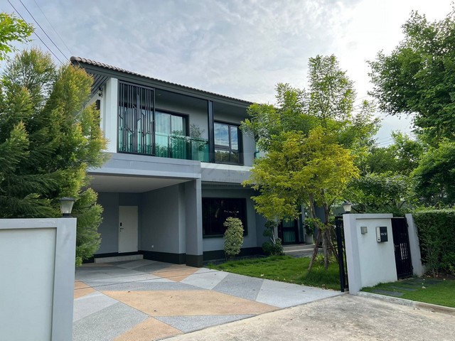 ให้เช่าบ้านเดี่ยว 2 ชั้นแปลงหัวมุม 106 ตรว. 4 ห้องนอน โครงการบุราสิริ วงแหวน-อ่อนนุช Burasiri ใกล้เมกะบางนา *** ราคาเช่า 120,000 บาท/เดือน ต่อรองได้ติดต่อ:: ชยา โทร/ID Line:: 0942823961   Link Line:: https://line.me/ti/p/3xFA1An8Kcรหัส# T26-110 บ้านเดี่ยว 2 ชั้น บุราสิริ วงแหวน - อ่อนนุช Burasiri wongwaen onnut  - เนื้อที่ 106 ตรว.- พื้นที่ใช้สอย 230 ตรม.- ทิศเหนือ แปลงหัวมุม ถนนเมนหลักหมู่บ้าน- 4 ห้องนอน - 3 ห้องน้ำ - 4 ที่จอดรถ- 1 ห้องแม่บ้าน 1ห้องน้ำแม่บ้าน