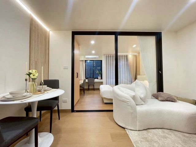 ขาย 1.79 ล้าน 30 ตรม. #7Star Condo #วิวดอย ทำเลทอง ใจกลางเมือง #ใกล้มช. – #นิมมาน – #เมญ่า เดินทางสะดวก #เหมาะทั้งอยู่เองและลงทุนปล่อยเช่ารายละเอียดห้องชั้น 2ขนาด 30 ตารางเมตร1 ห้องนอน1 ห้องน้ำห้องนั่งเล่นโซนครัวมีระเบียงเฟอร์นิเจอร์ & เครื่องใช้ไฟฟ้า (ครบ พร้อมอยู่)เตียงนอนโต๊ะเครื่องแป้งตู้เสื้อผ้าทีวีเครื่องซักผ้าพร้อมอบเครื่องทำน้ำอุ่นไมโครเวฟเตาไฟฟ้าพร้อมฮูดแอร์ 2 