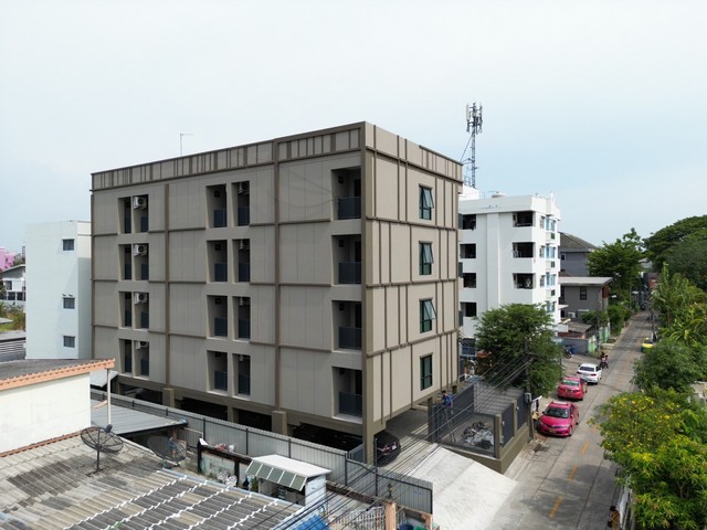 ขายอพาร์ทเม้นท์5ชั้น36ห้อง ย่านลาดพร้าวลาดพร้าว71ใกล้เลียบด่วนMRTลาดพร้าว71 พร้อมผู้เช่าเต็มทุกห้องพร้อมผู้เช่าเต็มทุกห้อง ผู้เช่าเต็มสัญญาเช่าแบบเหมาตึก หมดสัญญา 30 มิย 69 อายุตึก 5 ปีราคาขาย 36,000,000 บาทที่ตั้ง ถนนลาดพร้าว ซอยสังคมสงเคราะห์ แขวงลาดพร้าว เขตลาดพร้าว กรุงเทพติดต่อ : คุณภัสพงณ์ 0634098164 , 0813987741Line : deedaa23เนื้อที่ 103 ตารางวา พื้นที่ใช้สอย 1,316 ตารางเมตร ชั้นละ 263 ตรม. จ�