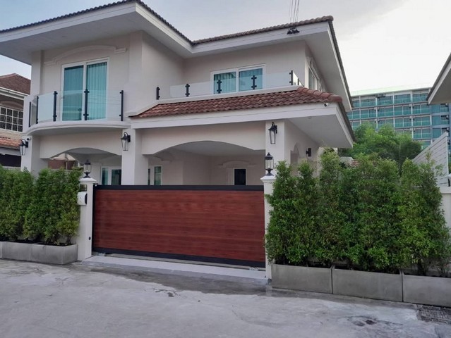 LV53391 ขาย บ้านนาเกลือ วันเดอร์แลนด์ 2 นาเกลือ พร้อมสระส่ายน้ำ ติดโรงเรียนนานาชาติวายุภักษ์พัทยา ขับรถ5นาทีถึงทะเลพัทยาเหนือราคาขาย : 13,900,000 บาท (ค่าโอนกรรมสิทธิ์: 50-50)ที่ตั้ง : ถนน พัทยาเหนือ เมืองพัทยา นาเกลือ อำเภอบางละมุง ชลบุรี 20150ชื่อโครงการ : วันเดอร์แลนด์ 2 พัทยารายละเอียด : - ขนาดที่ดิน 240 ตารางเมตร- ขนาดพื้นที่ใช้สอย 350 ตารางเมตร- 4 ห้องนอน - 3 ห้องน้ำ- บริษัทไทยสิ่งอำ�