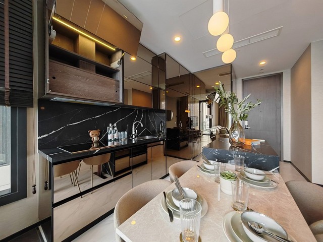 LV53387 ให้เช่า คอนโด ดิ เอส สุขุมวิท 36 The Esse Sukhumvit 36 ติด BTS ทองหล่อ ทำเลศักยภาพใจกลางย่านธุรกิจราคาเช่า :  82,000 บาท/เดือน (สัญญาขั้นต่ำ 1 ปี) เงินประกันล่วงหน้า 2 เดือน เงินค่าเช่าล่วงหน้า 1 เดือน   ที่ตั้ง :  ซอยสุขุมวิท 36 แขวงพระโขนง เขตคลองเตย กทม.ชื่อโครงการ : ดิ เอส สุขุมวิท 36 THE ESSE Sukhumvit 36รายละเอียด :- ขนาด 72.36 ตารางเมตร - 2 ห้องนอน - 2 ห้องน้ำ - ชั้น 12 ระเบียง- ทิศเหนือ ไม่ร้อน- ตกแต่งพร้อมเข้าอ�