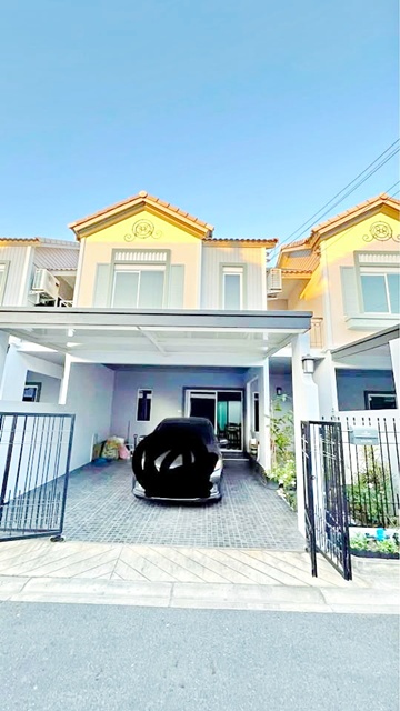 ห้วยกะปิ 13-17ให้เช่าบ้านทาวน์โฮม 19,999 B-M. ฟังก์ชัน 3 นอน 3 น้ำ สุขุมวิท บางแสน ใกล้แลนด์มาร์กเมืองชลบุรี บ้านพร้อมอยู่ พื้นที่ใช้สอย 156 ตร.ม.20 ตร.วา.ตลาดนัดจตุจักรชลบุรี 1.4 กม.แหลมทองบางแสน 3.3 กม. เหมาะอยู่อาศัย หรือทำออฟฟิศ  ทำเลสงบ สิ่งอำนวยความสะดวกครบ ถนนคนเดินบางแสนHuai Kaphi 13-17 Townhome for rent 3bed 3bath Sukhumvit Bang Saen near Chonburi landmarks ready to move in usable area 156 sq.m. land size 20 sq.wa rental price 19,999 B-M Laem Thong Bang Saen 3.3 km suitable for residence or office quiet location with complete amenities near Bang S