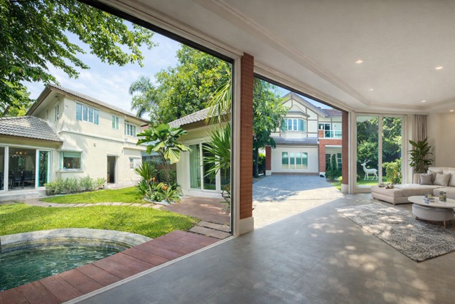 ราชพฤกษ์ รัตนาธิเบศร์ พื้นที่ 132 ตร.วา.350 ตร.ม.คฤหาสน์  ลัดดารมย์ MRT บางรักน้อยท่าอิฐ 3 กม.ให้เช่าบ้านเดี่ยวสุดหรู ฟังก์ชัน 4 นอน 4 น้ำ 64,998B-M. ใกล้แหล่งช้อปปิ้ง เซ็นทรัลทาวน์ รัตนาธิเบศร์ 5 กม.โรงพยาบาล และทางด่วน เหมาะอยู่อาศัย หรือการลงทุนระดับพรีเมียม ทำเลศักยภาพ ติดถนนใหญ่ เดินทางสะดวก Ratchaphruek Rattanathibet area on a 132 sq.wa. 350 sq.m.Mansion Laddarom Luxury detached house for rent 4 bed 4 bath located 3 km. from Bang Rak Noi Tha It MRT station in plot priced at 64,998B-M. Close to Central Town Ra