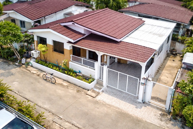 บ้านเดี่ยวให้เช่า เสนา 3 นอน 2 น้ำ 38 ตร.วา.250 ตร.ม. โชคชัย4 สตรีวิทยา2  MRT ลาดพร้าว 3 กม.ใกล้ถนนเกษตรนวมินทร์ ม.เกษตรศาสตร์ บางเขน 2 กม. เหมาะสำหรับอยู่อาศัย ทำเลศักยภาพ 13,998B-M. เซ็นทรัลอีสต์วิลล์ 2 กม. เดินทางสะดวก ถ.เกษตรนวมินทร์house for rent in Senanives with 3bed 2bath Chokchai4 Satri Witthaya2 on 38sq.wa. 250 sq.m. land Near Kaset Nawamin Road and Kasetsart University Bangkhen 2 km. Close to Central EastVille 2 km. Ideal for living in a prime location with convenient access Priced at 13,998B-M.โชคชัย4 สตรีวิทยา2 ถ.เกษตรนวมินทร์ ซ.เสนานิเวศน์ แข