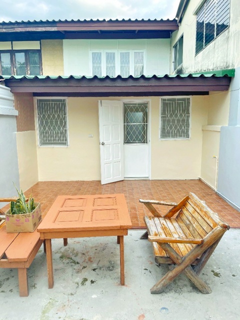 ประชาชื่น10-14 3นอน MRTแจ้งวัฒนะ14 2.5กม.  ให้เช่าทาวน์เฮ้าส์ 2 ชั้น 31 ตร.วา.250 ตร.ม.  ม.ธุรกิจบัณฑิตย์ 500 ม.1น้ำ  11,998B-M. รีโนเวทสวยงาม แหล่งชุมชน เหมาะทำเป็นโฮมออฟฟิศ พักอาศัย เงียบสงบ รพ.นนทเวช 2.1กม. เดินทางเข้า-ออกได้หลายทาง  แยกสามัคคี-ประชาชื่นPrachachuen10-14 3 bed MRT Chaengwattana 14. 2.5km. 2-story Dhurakij Pundit University. 500 m.townhouse for rent 31sq.wa. 250sq.m. 1 bath  Beautifully renovated. Good community. Suitable for home office or residence. Quiet and peaceful. 11,998B-M. 2.1 km. from Nonthavej Hospital. Easy access from multiple routes Samakkee-Prachachuen intersection. แยกสามัคค�