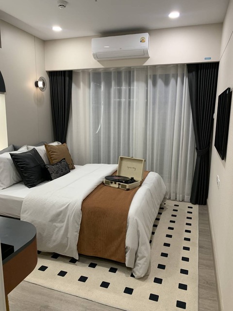 Sub1472ราคาดีสุด ขาดทุน ขายดาวน์คอนโด Supalai Blu สาทร–ราชพฤกษ์ เจ้าของขายเองสนใจติดต่อ0863869225 เจ้าของใกล้ MRT BTS บางหว้า (มี Shuttle Bus รับส่ง)ห้อง 2 Bedroom 50ตรม.2ห้องนอน 1 ห้องน้ำชั้น 10 ราคาหน้าสัญญา 3,990,000 บาทมีส่วนลดวันโอน 500,000 บาทเงินจอง+ทำสัญญา 99,000 บาทผ่อนดาวน์ทั้งหมด 36 งวด (464,400 บาท) ปัจจุบันชำระแล้ว 14 งวด (180,600 บาท)ผ่อนตรงกับโครงการ งวดละ 12,900 บาทขายดาวน์เพียง 50,000 บาทขายขาดทุน ราคานี้หาไม่ได้แล้ว (โ�