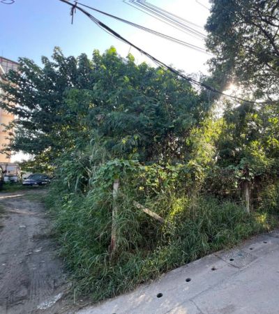 ขาย 3.5 ล้านบาท* ที่ดินเปล่า 112 ตร.วต.ช้างคลาน อ.เมือง จ.เชียงใหม่โซนธุรกิจ หายากมาก ขายต่ำกว่าประเมิน.ขนาดที่ดิน 112 ตารางวาต.ช้างคลาน อ.เมือง จ.เชียงใหม่.ราคาขายเพียง 3.5 ล้านบาท(ราคาประเมินกรมที่ดิน 4 ล้านบาท )ขายต่ำกว่าประเมิน คุ้มมากในโซนนี้.จุดเด่นที่ดิน✓ ทำเลแหล่งธุรกิจ ใกล้เมือง✓ เหมาะทำ โรงแรม / คอนโด / หอพัก / บ้านพักอาศัย / โฮมออฟฟิศ✓ เข้าออกสะดวก ใกล้แหล่งท่อง�