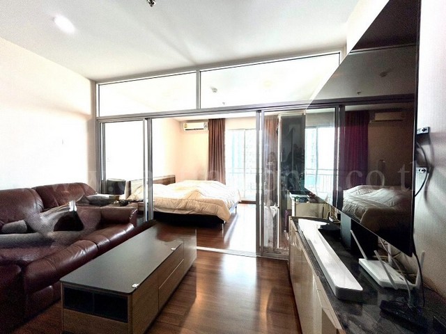 รหัสทรัพย์ : N0907คอนโด ศุภาลัย ไลท์ สาทร-เจริญราษฎร์ ชั้นสูง วิวสวย ขายต่ำกว่าราคาประเมินที่ตั้ง :&nbsp;ถนนเจริญราษฎร์ แขวงบางโคล่ เขตบางคอแหลม กรุงเทพมหานคร 10120รายละเอียดทรัพย์- คอนโด&nbsp;High-Rise 26 ชั้น ห้องอยู่ชั้นที่ 20 ขนาดพื้นที่&nbsp;34.55&nbsp;ตารางเมตร&nbsp;- แบบห้อง Studio&nbsp;1 ห้องนอน, 1 ห้องน้ำ, 1 ห้องนั่งเล่น พร้อมโซนครัว, 1 ที่จอดรถ- บิวท์อินครัว, แอร์ 2 เครื่อง, เครื่องทำน้ำอุ่น 1 เครื่อง-&nb