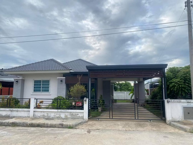 ขายบ้าน 2นอน2น้ำ 63.8ตรว. 1.95ล้านบาท ฟรีโอน ของแถม หมู่บ้านแกรนด์วิลล่า ต.ป่าสัก อ.เมือง ลำพูนขายบ้านมือ2 สภาพดีทำเลที่ตั้ง : โครงการหมู่บ้านแกรนด์วิลล่า ต.ป่าสัก อ.เมือง ลำพูนพื้นที่ 63.8 ตารางวา มี รปภ ดูแล 24 ชั่วโมง ถนนหน้าบ้านกว้างขวาง บ้านอยู่หลังที่ 4 จากป้อม รปภราคา 1,950,000 ล้านบาท รวมโอน2 ห้องนอน 2 ห้องน้ำ ต่อเติมที่จอดรถ พร้อมแอร์ 2 ตัว เครื่องทำน้ำอุ่น ชุดรับแขกโซฟาช�