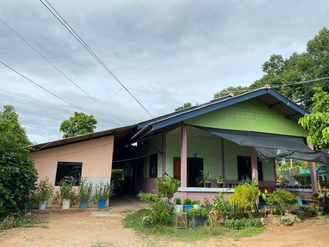 ขายบ้านชั้นเดียว 3นอน2น้ำ 306.8ตรว. 1.7ล้านบาท รวมโอน ต.แม่คะ อ.ฝาง เชียงใหม่บ้านมือสอง 3ห้องนอน 2ห้องน้ำ ที่ดิน 306.8 ตรว.ห้องทำงาน1 . ห้องน้ำในบ้าน1มีบ้านเล็กข้างหลัง , ห้องครัวแยก, ห้องน้ำข้างนอก 1จอดรถได้หลายคันบ้านใกล้ตลาด อนามัย วัด รร. อบต.แหล่งชุมชน ติดกับสนามกีฬา เงียบสงบราคาขาย 1,700,000 บาท รวมโอนโฉนดครุฑแดง ติดถนนดำ 2 เลน ในหมู่บ้านหน้ากว้าง 22 เมตร ลึก 42 เมตรพิกัด บ้านแ�