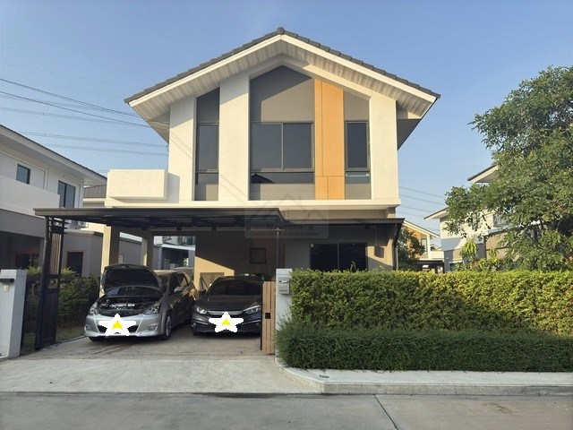 ขายบ้านเดี่ยว 2 ชั้น 50.60 ตรว. เพดานสูง โครงการ perfect park กรุงเทพกรีฑา-รามคำแหง ใกล้กรุงเทพกรีฑาตัดใหม่ และรถไฟฟ้า 2 สาย*** ราคาขาย 5.59 ล้านบาท ค่าโอน 50/50ติดต่อ:: ชยา โทร/ID Line:: 0942823961   Link Line:: https://line.me/ti/p/3xFA1An8Kcรหัส# T26-122บ้านเดี่ยว 2 ชั้น เพดานสูง โครงการ perfect park กรุงเทพกรีฑา-รามคำแหง   - ตกแต่งแล้วบางส่วน บ้านเพิ่งสร้าง เข้าอยู่เองไม่ถึงสองปี ใกล้กรุงเทพกรีฑาตัดใหม่ และรถไฟฟ้า 2 สาย- เนื้อที่ 50.60 ตรว.