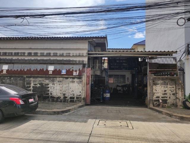 ให้เช่าโกดัง 2 ชั้น แปลงมุม พระราม 9 ซอย 60 ตรงข้ามเดอะไนน์ ใกล้ทางด่วน เหมาะทำออฟฟิศ โกดัง ร้านอาหาร*** ราคาเช่า 45,000 บาท/เดือนติดต่อ คุณช่อผกา โทร 0616198565 LINE 0616198565สำรอง LINE 0812523279 ส่งลิ้งก์ไว้ได้เลยรหัส# T26-085บ้านเดี่ยว 2 ชั้น แปลงมุม หมู่บ้านเสรี พระราม 9 ซอย 60 ใกล้เดอะไนน์พระราม9เนื้อที่ 78 ตารางวาแปลงมุมติดถนน 2 ด้าน มีประตูบ้าน 2 ฝั่งต่อเติมหลังคารอบตัวบ้านเต็มพื้นที่เดินทางสะด