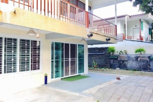 ให้เช่าบ้านเดี่ยว2ชั้น75ตร0ว.ย่านโชคชัย4 หมู่บ้านต.รวมโชคเหมะอยู่อาศัยใกล้MRTโชคชัย4ราคาเช่า 40,000 บาท / เดือน (สัญญาขั้นต่ำ 2 ปี ประกัน 2 เดือน ล่วงหน้า 1 เดือน)ที่ตั้ง ถนนโชคชัย4 หมู่บ้าน ต.รวมโชค แขวง ลาดพร้าว เขตลาดพร้าว กรุงเทพมหานคร 10230ติดต่อ : คุณภัสพงณ์ 063-409-8164Line : deedaa23เนื้อที่ 75 ตารางวา พื้นที่ใช้สอย 240 ตารางเมตร จำนวน 2 ชั้น 3 ห้องนอน 2 ห้องน้ำ 1ห้องพักผ่อน ที่จอดรถ 4 คันพร้อมเ