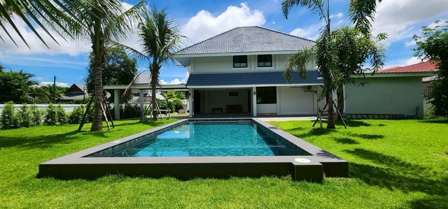 #ขายพูลวิลล่าถูกสุดในย่านนี้ 13.9 ล้าน 194 ตรว. 5 นอน 5 น้ำ #ล้านนาวิลล์ #สันผีเสื้อ #เขตอำเภอเมืองช.ม #รีโนเวทใหม่ทั้งหลัง หลังบ้านโล่ง #ติดน้ำเหมือง กว้างไม่ติดใครเนื้อที่ดิน 194 ตรว. พื้นที่ใช้สอย~300 ตรม. 5 ห้องนอน 5 ห้องน้ำ 1 ห้องพระจอดรถได้ถึง 4 คัน (2 ที่ร่ม 2 ที่โล่ง) มีกล้องวงจรปิดประตูรีโมท สระว่ายน้ำใหม่ ระบบเกลือ 3.5 x 7.5ม.ครัวบิวท์อินใหม่ อุปกรณ์ครบครัน ชุดเครื่องใช้ไฟฟ้�