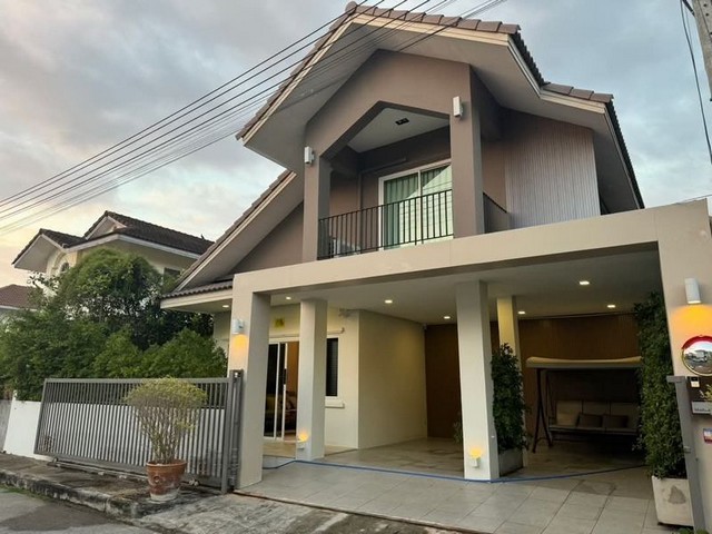 บ้านให้เช่า 40,000 บาท/เดือน 50 ตรว. #หมู่บ้านพราวขวัญเวียง #หางดง บ้านเดี่ยว 2 ชั้น #เฟอร์นิเจอร์ครบ #ใกล้แยกแม่เหียะ #แยกสะเมิง ใกล้เมือง เดินทางสะดวก #รับสัตว์เลี้ยงทุกชนิด #หิ้วกระเป๋าเข้าอยู่ได้เลยเนื้อที่ 50 ตรว.4 ห้องนอน 4 ห้องน้ำ2 ห้องรับแขก2 ห้องทานอาหาร2 ห้องครัว2 ที่จอดรถเฟอร์นิเจอร์ และเครื่องใช้ไฟฟ้าที่เห็นตามรูปให้ทั้งหมดมีแอร์ทุกห้องนอน แอร์ห้องโถง outdoor , �