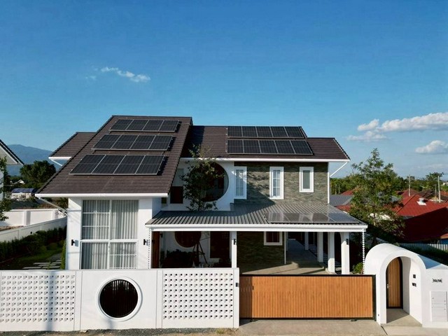 ให้เช่า 150,000 บาท/เดือน 213.3 ตรว. #สันผักหวาน #หางดง บ้าน 2 ชั้น #สไตล์โมเดิร์นญี่ปุ่น ตกแต่งสวย พร้อมเข้าอยู่ #ใกล้นานาชาติลานนา 1.3 กม. #ไม่รับสัตว์เลี้ยงที่ดิน 213.3 ตร.วพื้นที่ใช้สอย 348 ตรม.4 ห้องนอน 5 ห้องน้ำโซนรับแขก/นั่งเล่น1 ครัวฝรั่ง1 ครัวไทยราคา 150,000 บาท/เดือน (สัญญา 1 ปี) เงื่อนไข : ประกันความเสียหาย 2 เดือน+ค่าเช่าล่วงหน้า 1 เดือน - ไม่มีค่าส่วนกลาง  - งดรับสัตว์เลี้ยงHome functions- สระ�