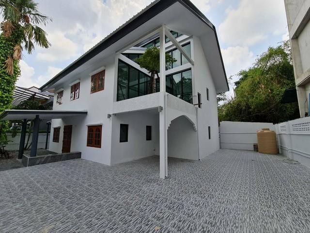 ให้เช่าโฮมออฟฟิศ2ชั้น 200 ตร.ม.ย่านโชคชัย4ลาดพร้าว ใกล้MRTโชคชัย4ใกล้นาคนิวาส ลาดพร้าววังหิน เลียบด่วนเหมาะทำโฮมออฟฟิศราคาเช่า 60,000 บาท / เดือน (สัญญาขั้นต่ำ2 ปี ประกัน 3 เดือน ล่วงหน้า 1 เดือน)ที่ตั้ง ถนนโชคชัย4 ซอยโชคชัย4 แขวง ลาดพร้าว เขตลาดพร้าว กรุงเทพมหานคร 10230https://www.facebook.com/profile.php?id=61581484955548ติดต่อ : คุณภัสพงณ์ 063-409-8164 , 081-398-7741Line : deedaa23เนื้อที่ 70 ตารางวา พื้นที่ใช้สอย 200 ตารางเมตร จำนวน 3 ห้�