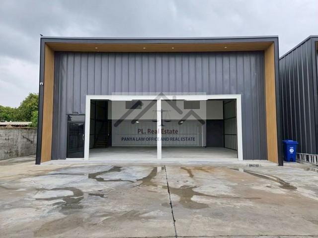 ให้เช่าโกดังพร้อมออฟฟิศ192 ตร.ม.ย่านอ่อนนุช39 ศรีนครินทร์24 สุขุมวิท77 พัฒนาการ เขตสวนหลวงใกล้MRTศรีนุช ตลาดเอี่ยมสมบัติ พื้นรับน้ำหนัก 2,000 Kg/ Sqm. จดทะเบียนบริษัทได้ เหมาะทำ cafe studio สำนักงานราคาเช่า 57,500 บาท / เดือน (ประกัน 2 เดือน ล่วงหน้า 1 เดือน สัญญาขั้นต่ำ 3 ปี)ที่ตั้ง ถนนสุขุมวิท77 ซอยอ่อนนุช 39 แขวงสวนหลวง เขตสวนหลวง กรุงเทพมหานคร 10250ติดต่อ : คุณภัสพงณ์ 063-409-8164Line : deedaa23พื้นที่ใช้สอย 