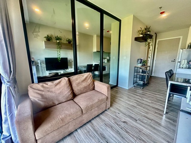 TEL:088-559 5199 คุณเอLine:https://line.me/ti/p/C0eGe0whLXปล่อยเช่า Knightsbridge the Ocean Sriracha อยู่สบาย วิวสวย บรรยากาศดี บนทำเลศักยภาพห้องสวย ชั้น 28วิวภูเขา สงบ เป็นส่วนตัวขนาด 33 ตร.ม.1 ห้องนอน 1 ห้องน้ำโซนครับที่จอกรถค่าเช่าเพียง 12,000 บาท/เดือนพร้อมเข้าอยู่ทันทีสิ่งอำนวยความสะดวกครบ- สระว่ายน้ำ- ฟิตเนส- ระบบรักษาความปลอดภัย 24 ชม.- ที่จอดรถ- ทำเลดี เดินทางสะดวก ใกล้แหล่งไลฟ์สไตล์T : A7