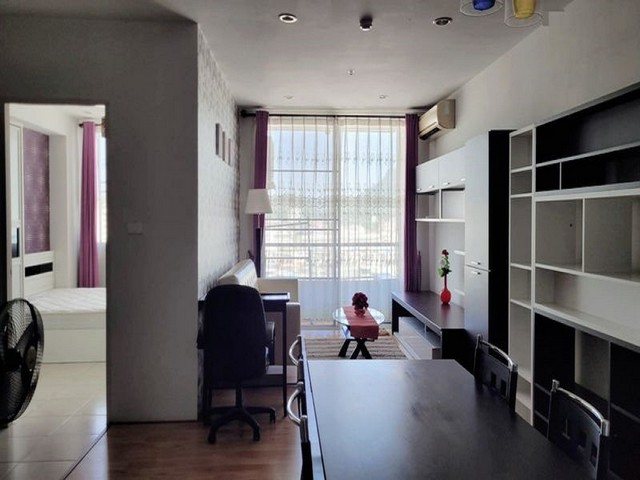 TEL:088-559 5199 คุณเอLine:https://line.me/ti/p/C0eGe0whLXให้เช่าคอนโดใจกลางเมืองศรีราชา - ศรีราชาคอนโดวิวโลเคชันดี เดินทางสะดวก ใกล้แหล่งชุมชนพื้นที่ใช้สอย 50 ตร.ม. วิวเมืองขนาด 1 ห้องนอน 1 ห้องน้ำเฟอร์นิเจอร์ครบ พร้อมเข้าอยู่ได้ทันทีค่าเช่า 10,000 บาท/เดือนสัญญาขั้นต่ำ 1 ปีมัดจำ 2 เดือน + ล่วงหน้า 1 เดือนสถานที่ใกล้เคียง- ตลาดศรีราชา- ห้าง Atama- โรบินสันศรีราชา- เซ็นทรัลศรีราชา- รพ.พยาไท / รพ.สมิติเวช / ร�