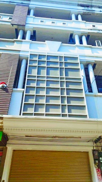 ให้เช่า-ขายอาคารพาณิชย์ 6 ชั้น MRTพระราม9 3กม.ใกล้เดอะไนน์ พระราม 9 700 ม.  พื้นที่ 550 ตร.ม. 23 ตร.วา. 59,999 B-M. จอดรถหน้าตึกได้  ขาย 13.99 ลบ. เหมาะทำสำนักงาน ศูนย์ธุรกิจ หรือการลงทุน ทำเลติดถนนหลัก เดินทางสะดวก ทางด่วนศรีรัช  ถ.พระราม 9 700m. from The Nine Rama9  6story commercial building for rent or sale in Rama9 area usable area 550sq.m. land size 23sq.wa. rental price 59,999THBpermonth sale price 13.99million THB parking available in front of the building suitable for office business center or investment prime main road location easy access to transportation and Sri Ratch Expressway ถ.พระราม 9 แขวงสวนหลวง 