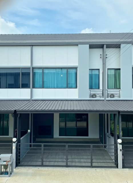 บางนา วงแหวน เมกาบางนา 1 กม. ซัมมิท วินด์มิลล์ กอล์ฟคลับ ทาวน์โฮมให้เช่า 2 ชั้น 3 นอน  17 ตร.วา. 140 ตร.ม. จอดรถ 2 คัน ะสนามบินสุวรรณภูมิ