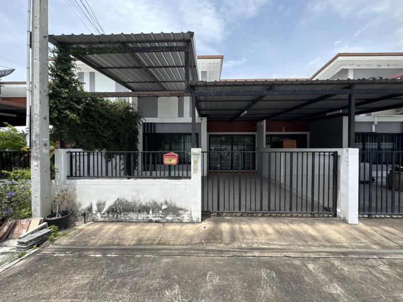    ขาย บ้านเดี่ยว โครงการ กู๊ดวิลล์ วิลเลจ @ หนองรี ใกล้ เซ็นทรัลชลบุรี  ถนน ทุ่งตีนเป็ด ต.หนองรี อ.เมืองชลบุรี จ.ชลบุรี  ราคา  1,161,000   บาท ‼️ต่อรองราคาได้เยอะมาก สนใจติดต่อเลย ‼️  รายละเอียดบ้าน ▸ เนื้อที่ 21.6 ตร.ว. ▸ 2 ห้องนอน 1 ห้องน้ำ   ▸ 1 ที่จอดรถ  พิกัดบ้าน : https://maps.app.goo.gl/YeJxdLdEuwKDdbhg7  สถานที่ใกล้เคียง   ▸ โรงพยาบาลชลบุรี ▸ โลตัส ชลบุรี ▸ เซ็นทรัล ชลบุรี ▸ สถานีรถไฟชลบุรี  รหัสทรัพย์ (Code ID)  