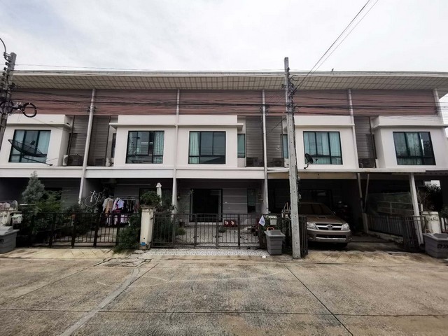  รหัสทรัพย์ (Code ID) :  PTT-26-P00224  ราคา   1,760,000 บาท (ราคาต่อรองได้) ▸ เนื้อที่   18.80 ตร.ว  พื้นที่ใช้สอย 122 ตารางเมตร   ▸ 3 ห้องนอน 2 ห้องน้ำ    ▸ 1 ที่จอดรถ   ทาวน์เฮ้าส์หันไปทางทิศ   พิกัดทรัพย์ :      https://maps.app.goo.gl/nRyK66FwvXFG5P7o8  สถานที่ใกล้เคียง ▸ใกล้ไทวัสดุ บางใหญ่ ▸ใกล้โรงเรียนเทพศิรินทร์ นนทบุรี ▸ใกล้วัดศรีเรืองบุญ ▸ใกล้โรงพยาบาลส่งเสริมสุขภาพตำบลปลายบาง  สอบถามเพิ่มเติม / นัดชม โทร. 097-419-5982(พลอย) โทร. 096-93