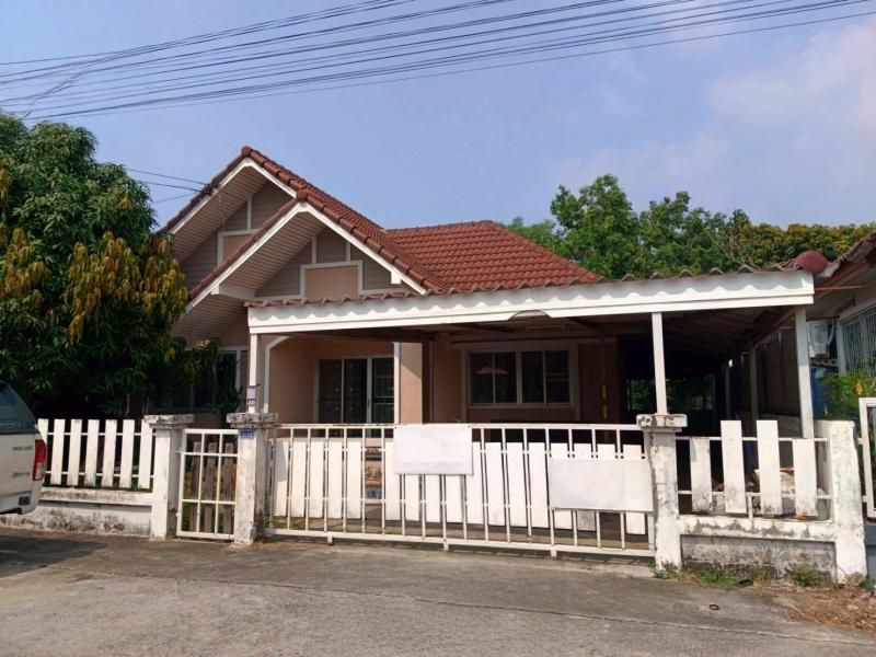    ขาย บ้านเดี่ยว โครงการ แกรนด์ เซ็นทรัล พาร์ค 1    ซอย 8/2 ถนน ศุขประยูร ต.หนองตำลึง อ.พานทอง จ.ชลบุรี  ราคา  2,610,000 บาท ‼️ต่อรองราคาได้เยอะมาก สนใจติดต่อเลย ‼️  รายละเอียดบ้าน ▸ เนื้อที่ 68.1 ตร.ว. ▸ 3 ห้องนอน 3 ห้องน้ำ   ▸ 1 ที่จอดรถ  พิกัดบ้าน : https://maps.app.goo.gl/EU5DwbZ9jMFTBbXr9  สถานที่ใกล้เคียง   ▸ ดูโฮม ชลบุรี ▸ โรบินสันไลฟ์สไตล์ ชลบุรี ▸ โฮมโปร อมตะ ▸ แม็คโคร ฟู้ดเซอร์วิส อมตะนคร  รหัสทรัพย์ (Code ID)  : PJ-26-JK 6