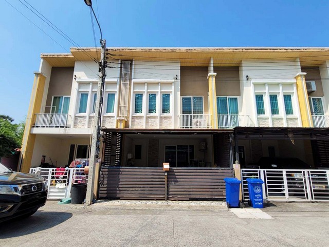  รหัสทรัพย์ (Code ID) :  PTT-26-B13259  ราคา   2,365,000 บาท (ราคาต่อรองได้) ▸ เนื้อที่   21.20 ตร.ว  พื้นที่ใช้สอย 123 ตารางเมตร   ▸ - ห้องนอน - ห้องน้ำ    ▸ 1 ที่จอดรถ   ทาวน์เฮ้าส์หันไปทางทิศ   พิกัดทรัพย์ :  https://maps.app.goo.gl/fEvgK35u6PiikqoQ8  สถานที่ใกล้เคียง ▸ใกล้บิ๊กซี ซูเปอร์เซ็นเตอร์ ไทรน้อย ▸ใกล้ตลาดน้ำไทรน้อย ▸ใกล้โรงพยาบาลไทรน้อย ▸ใกล้ที่ว่าการอำเภอไทรน้อย  สอบถามเพิ่มเติม / นัดชม โทร. 097-419-5982(พลอย) โทร. 096-932-4624(ออมสิน) L