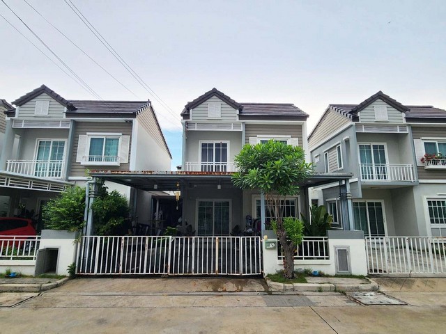  รหัสทรัพย์ (Code ID) :  PTT-26-B13740  ราคา   3,100,000 บาท (ราคาต่อรองได้) ▸ เนื้อที่   30 ตร.ว  พื้นที่ใช้สอย 141 ตารางเมตร   ▸ - ห้องนอน - ห้องน้ำ    ▸ 1 ที่จอดรถ   ทาวน์เฮ้าส์หันไปทางทิศ   พิกัดทรัพย์ :  https://maps.app.goo.gl/jey6o4KCERf99gyv5  สถานที่ใกล้เคียง ▸ใกล้บิ๊กซี ซูเปอร์เซ็นเตอร์ ไทรน้อย ▸ใกล้โรงพยาบาลไทรน้อย ▸ใกล้โรงเรียนบ้านคลองฝรั่ง ▸ใกล้โรงเรียนไทรน้อย  สอบถามเพิ่มเติม / นัดชม โทร. 097-419-5982(พลอย) โทร. 096-932-4624(ออมสิน) L