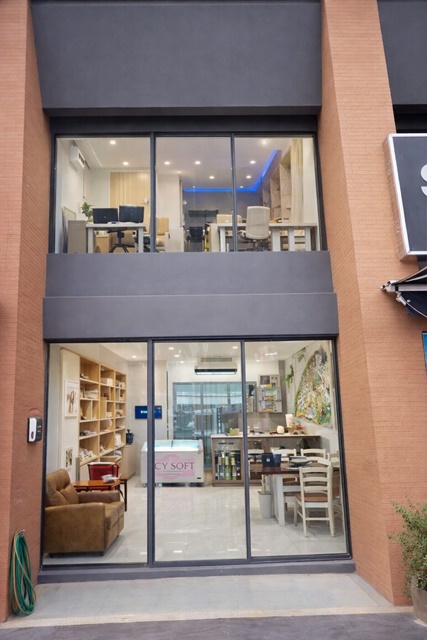 เฟอร์เครื่องใช้ไฟฟ้าครบ ติดถนนเพชรเกษม 77-81 ถูกที่สุด อาคารพาณิชย์หรูสไตล์ยุโรป 3.5 ชั้น เหมาะร้านกาแฟ ร้านสัก ร้านเล็บ 4นอน 3 ห้องน้ำ ใกล้ BigC เพชรเกษม MRTหลักสอง 1กม. พื้นที่ 20 ตร.ว. พื้นที่ใช้สอย 280 ตร.ม. ค่าเช่า 22,998B-MFully furnished with appliances. on Phetkasem Road 77-81 The cheapest luxurious European style 3.5 storey commercial buildingideal for coffee shop tattoo parlor and nail salon featuring 4bed 3bath near BigC Phetkasem and MRT LakSong within 1km land size 20sq.wah usable area 280 sq.m. rental price 22,998B-Mถนนเพชรเกษม 77 ถึง 81 แขวงหนองแขม เขตหนองแขม จังหว