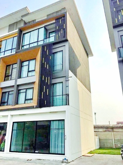 4นอน 4น้ำ สนามบินสุวรรณภูมิ 3 กม. บางนา-กิ่งแก้ว  โฮมโปร สุวรรณภูมิ 1 กม. ให้เช่าอาคารพาณิชย์ 4ชั้น ฟังก์ชัน บางนา-ตราด 17 ตร.วา. 270 ตร.ม. 32,999B-M. ติดถนนกิ่งแก้ว เหมาะทำธุรกิจ สำนักงาน โรงเรียน ทำเลศักยภาพ ใกล้เมือง นิคมอุตสาหกรรมบางพลี เดินทางสะดวก 4bed 4bath Suvarnabhumi Airport 3km. Bangna-Kingkaew HomePro Suvarnabhumi 1km. Commercial building for rent 4-storeyBangna Trat Rd. land size 17sq.wa. usable area 270sq.m. rent 32,999 THB per month located on Kingkaew Road ideal for business office or school prime location close to the city and Bang Phli Industrial Estate convenient transportation�