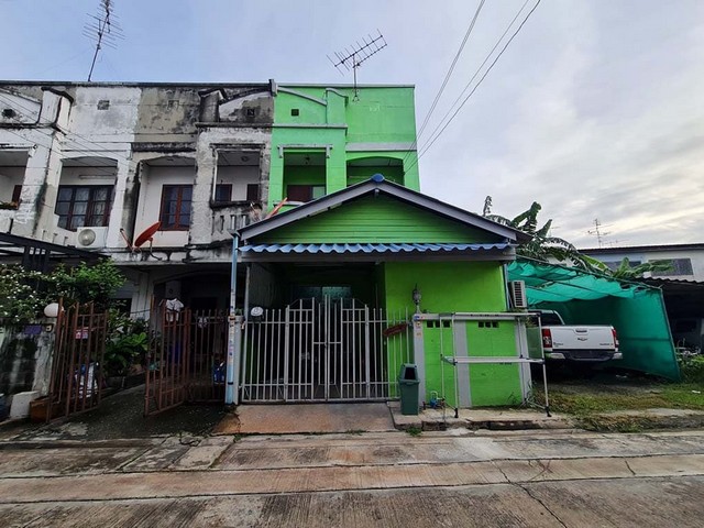  รหัสทรัพย์ (Code ID) :  PTT-26-B13005  ราคา   1,650,000 บาท (ราคาต่อรองได้) ▸ เนื้อที่   18.80 ตร.ว  พื้นที่ใช้สอย 88 ตารางเมตร   ▸ - ห้องนอน - ห้องน้ำ    ▸ 1 ที่จอดรถ   ทาวน์เฮ้าส์หันไปทางทิศ   พิกัดทรัพย์ :   https://maps.app.goo.gl/PE6yCkvyAn2WHmot9  สถานที่ใกล้เคียง ▸ใกล้แม็คโคร สาขาบางบัวทอง ▸ใกล้ตลาดสดเทศบาลเมืองบางบัวทอง ▸ใกล้​โรงพยาบาลบางบัวทอง ▸ใกล้วัดบรมราชากาญจนาภิเษกอนุสรณ์ (วัดเล่งเน่ยยี่ 2)  สอบถามเพิ่มเติม / นัดช�